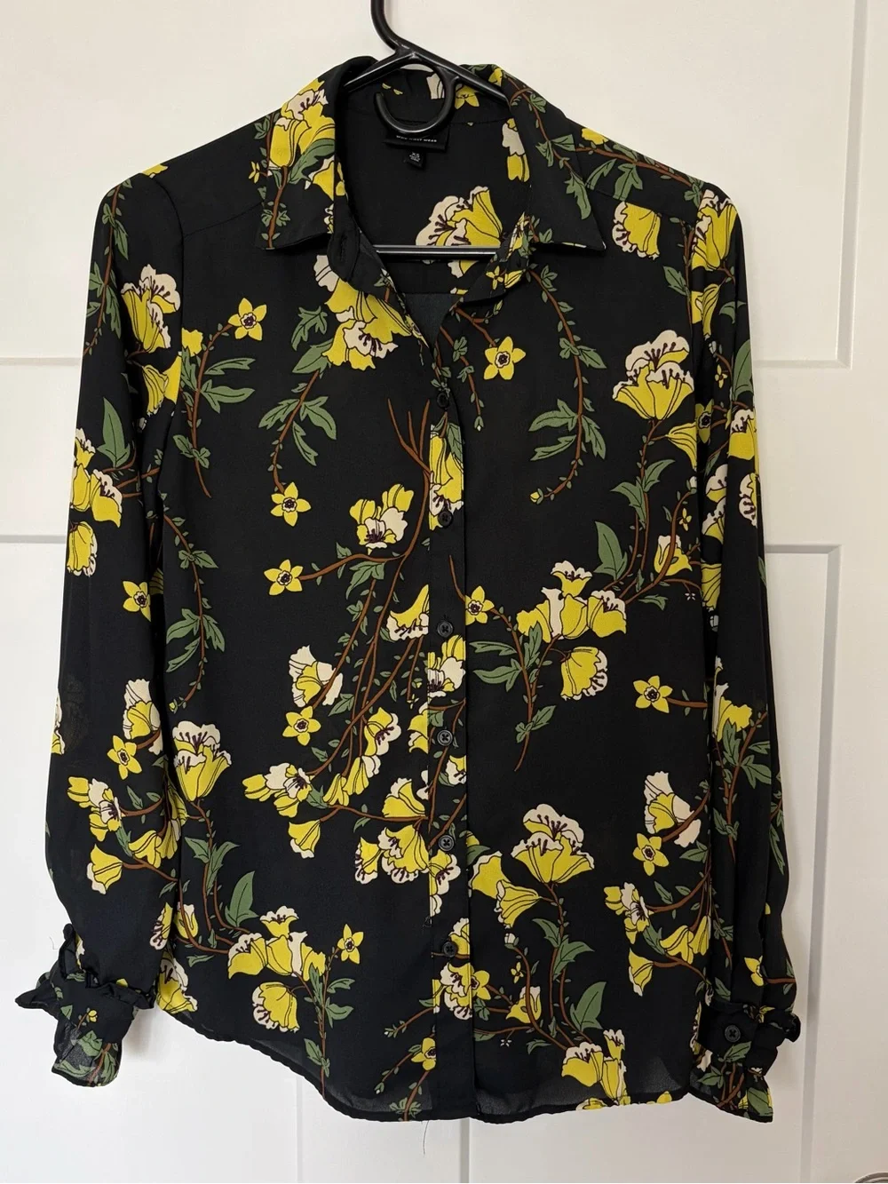 Who What Wear Yellow Floral And Black button-up Long-Sleeve Shirt Top XS